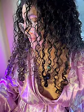 CurlyMilf_Vannexxxa live cam preview