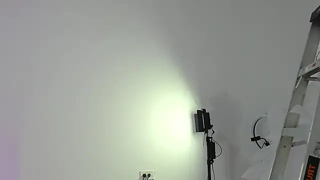 ArohomLester_ live cam on StripChat