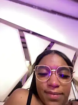 MiaaHoward live cam preview