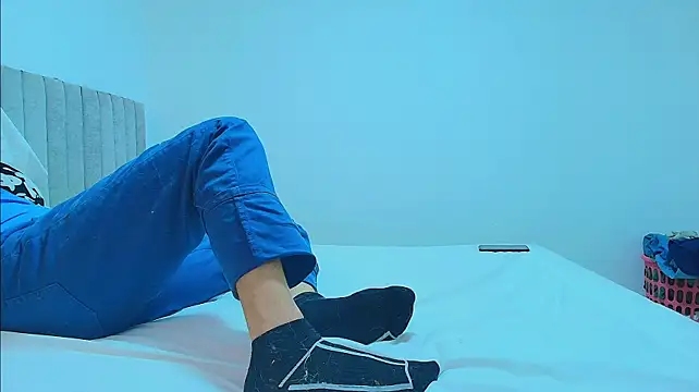 thomas_gun live cam on StripChat