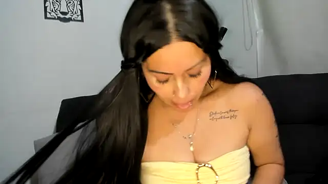 Tania_mature live cam on StripChat