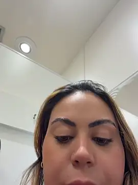 LariiHotWife