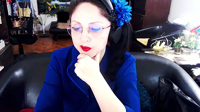 Show in live webcam con Imperatriza - Giocattoli Lovense interattivi disponibili