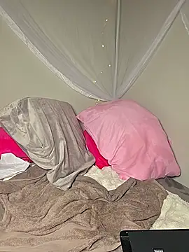 LovelyLucinda webcam