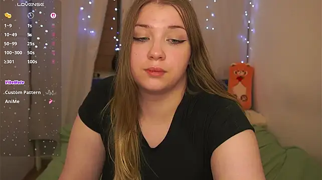 CuteSharloti live cam on StripChat
