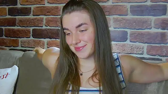Sofia_Hugs live cam on StripChat