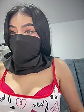zharaaa18 live cam on StripChat