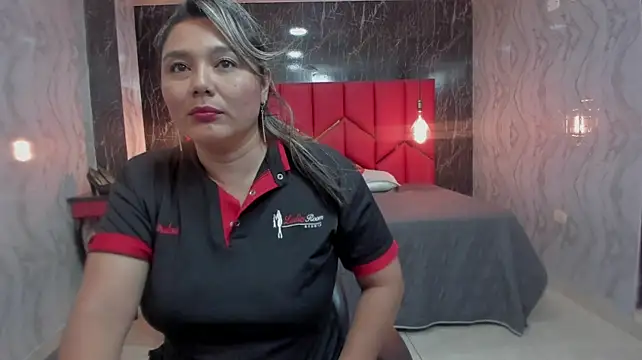 LatinaHoleQueen webcam stripchat model stream image