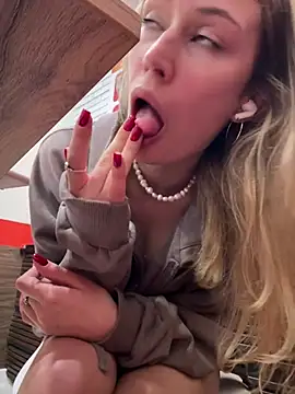 blonde_exe webcam