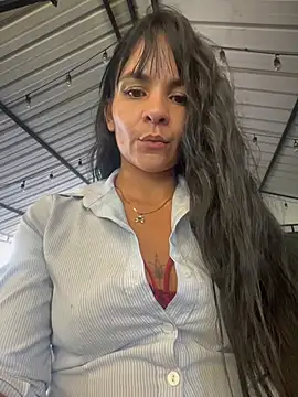 LuxeBrunetteXXX webcam