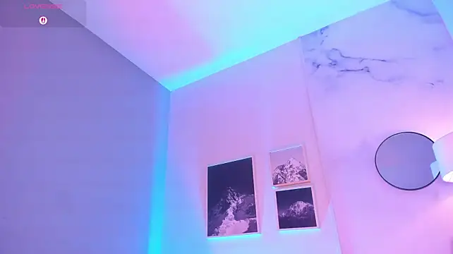 Tiffany_Low live cam on StripChat