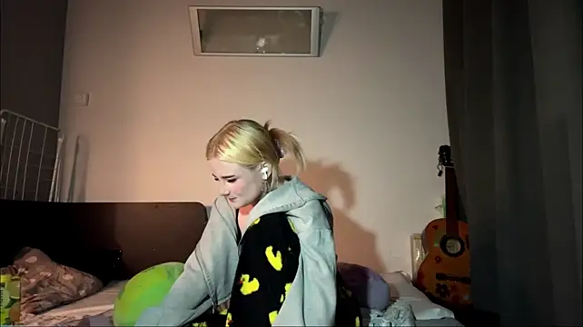 LorineFavaro live cam preview