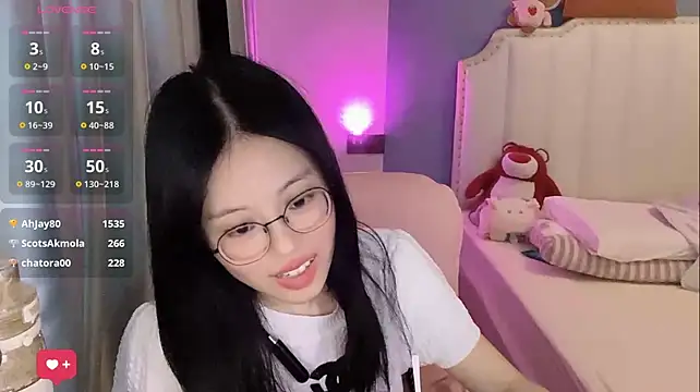 Luna-666 live cam on StripChat