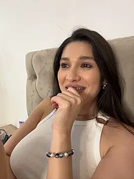 IrisBlues live cam on StripChat