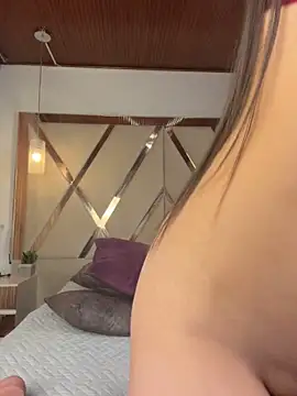 SaraSeduce7 live cam on StripChat