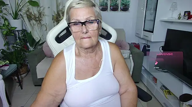 Selenna57 live cam on StripChat