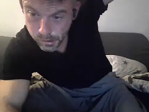Cambitchboy live cam on StripChat
