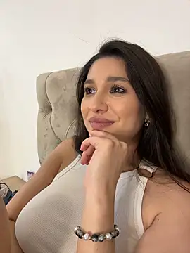 IrisBlues live cam on StripChat