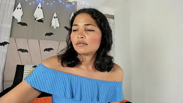 Elayha_28 webcam stripchat model stream image