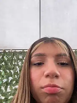 Issa_pink18