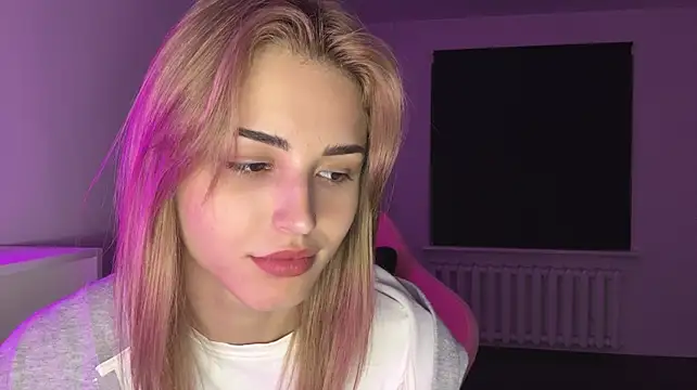 neweva_ live cam on StripChat