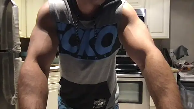 BigGuyMuscle live cam on StripChat