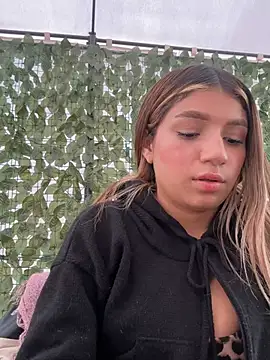 Issa_pink18