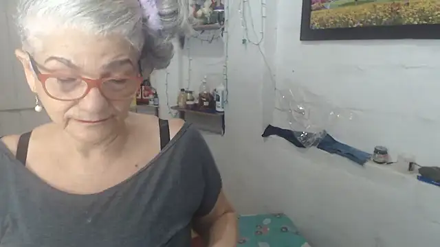 FunnyGrandma live cam preview