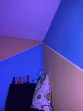 Laulin_TayyyX live cam preview