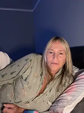 Blondnboujee53
