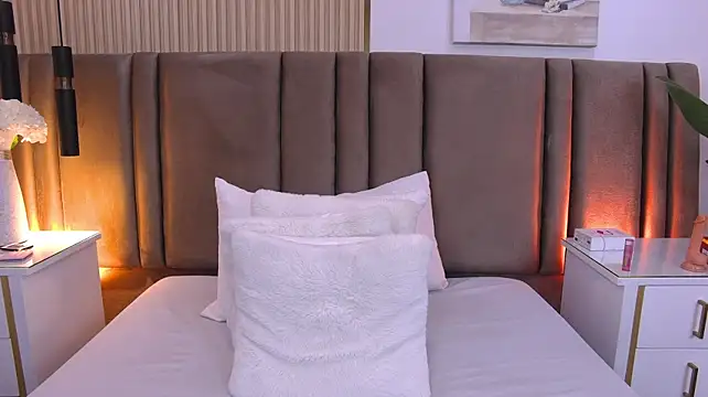 SaraLugo live sex cam