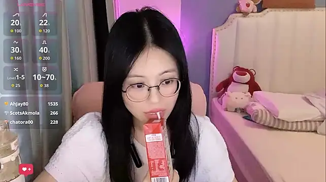 Luna-666 live cam on StripChat