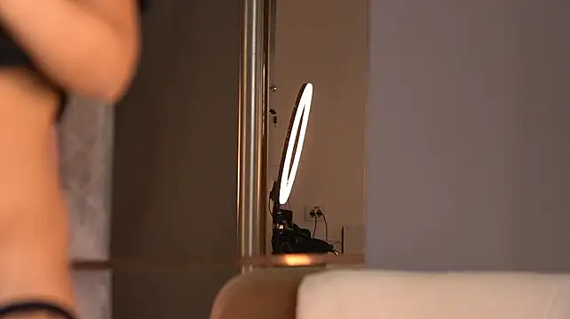 ninasolle (F young) - tease my pussy with a finger