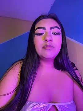 Laulin_TayyyX live cam preview