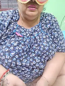 tamil-mayasri (F milf) - Suck boobs