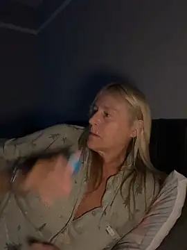 Blondnboujee53
