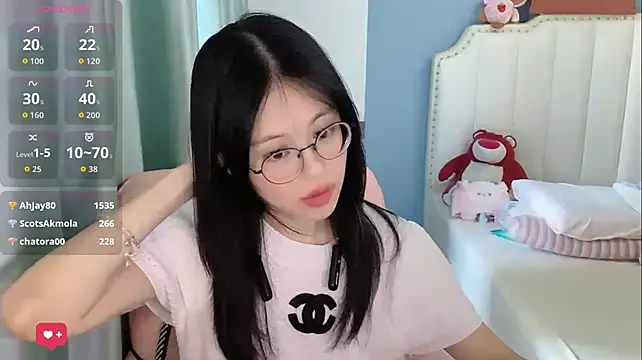 Luna-666 live cam on StripChat