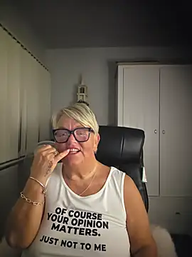 Bridget-valentine live cam preview