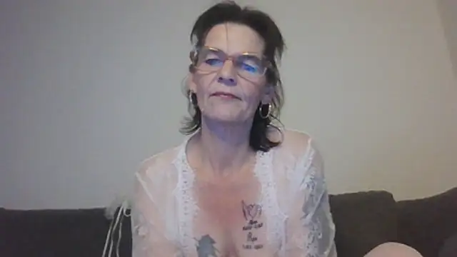 DesireDivine live cam preview