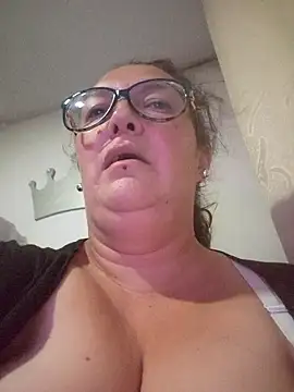 _Saraqueen-- live cam preview
