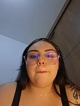 Julieth85_ live cam on StripChat