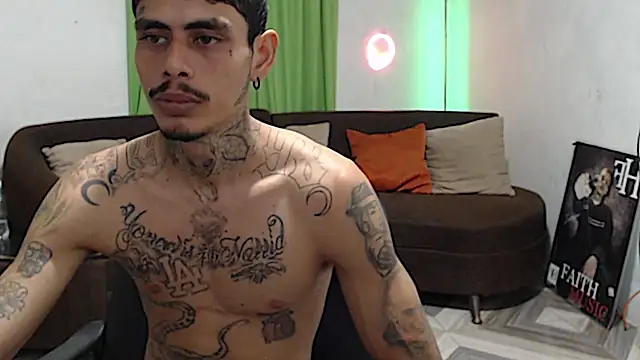 alpha_zom live cam on StripChat