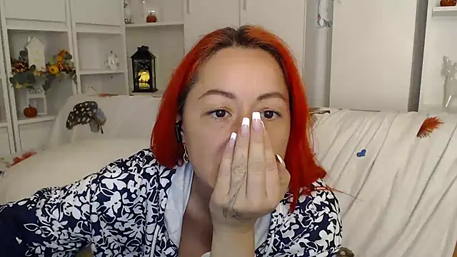_karolynesyera_ live cam on StripChat