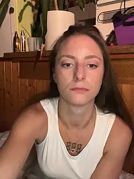 TeenLeonie18