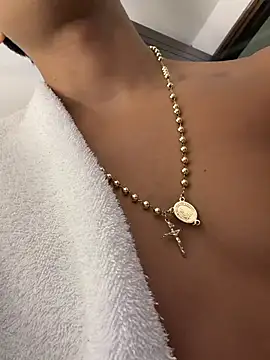 Lander_Cruz live cam on StripChat