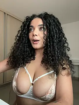 Curlyierr live sex cam