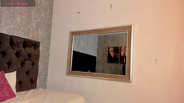 isabella__vegaa live cam on StripChat