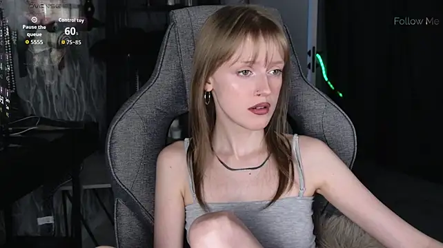 KiraMontoya live cam on StripChat