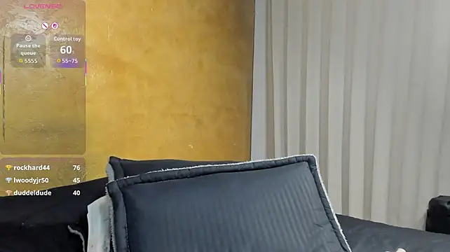 LilyQueen_cg live cam on StripChat