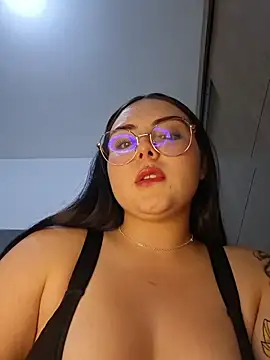 Julieth85_ live cam on StripChat